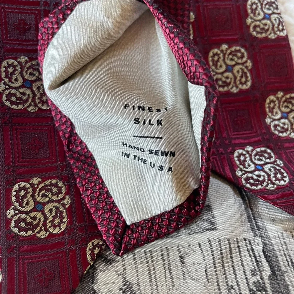 John W. Nordstrom Signature Collection clsssic Silk‎ Tie Red medallion textured